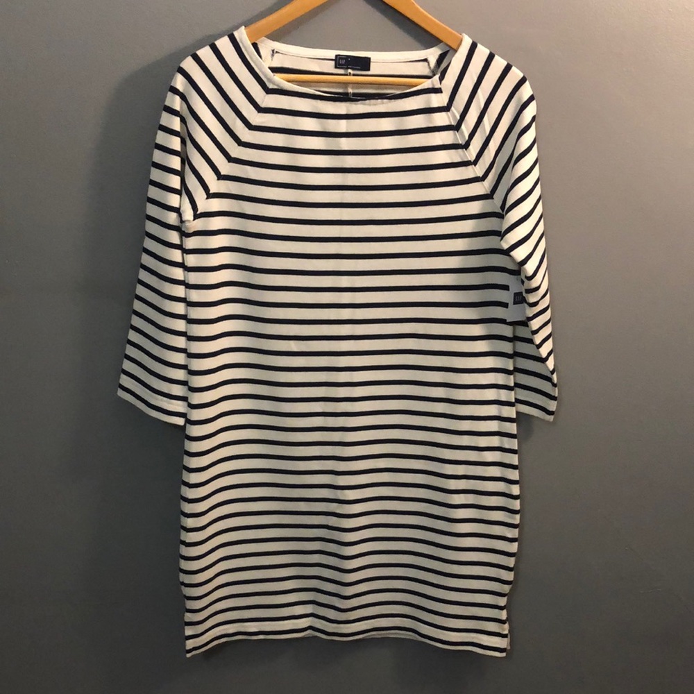 Gap women’s dress size M brand new